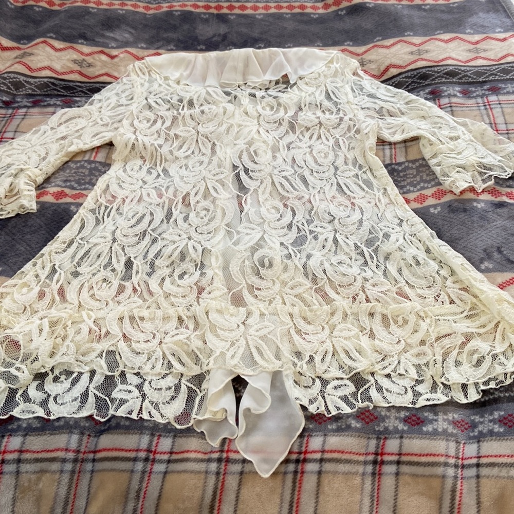 Lace Layering Top - Picture 4 of 6